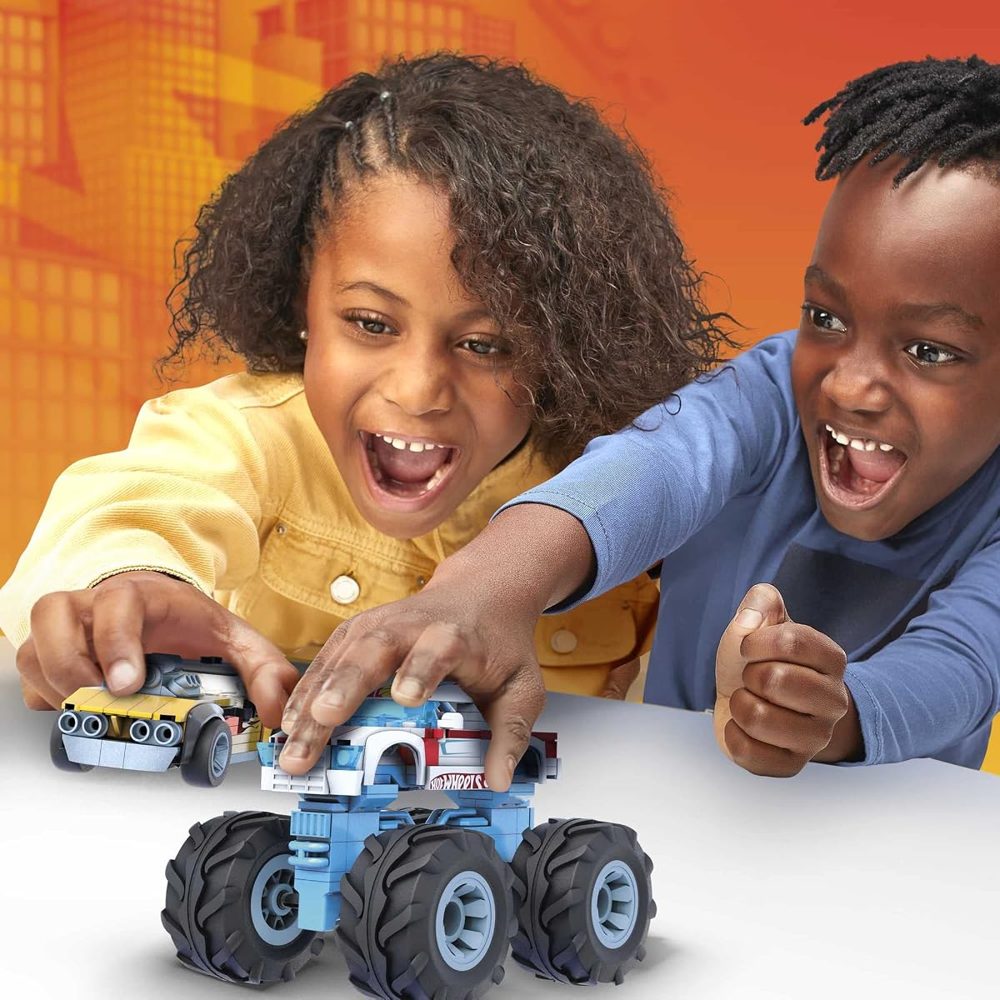 Hot Wheels Rodger Dodger and Racing Monster Truck — view 3